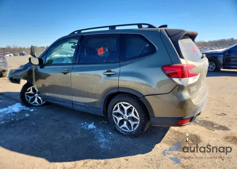 2024 Subaru Forester Premium z USA, uszkodzony, nr VIN JF2SKADC8RH501425